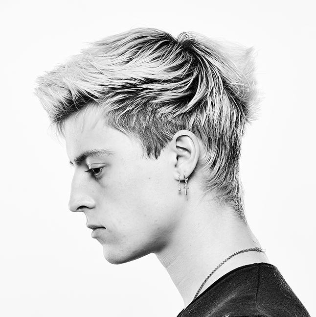 Textured blond crop, profile